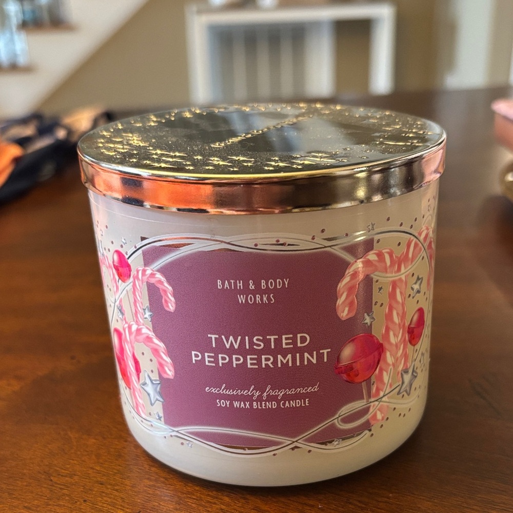 Bath & Body Works Twisted Peppermint Candle - Pink and White
